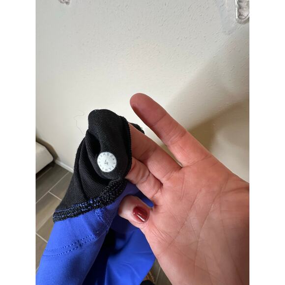 Lululemon Color block sport bra -size 4 - Picture 3 of 3